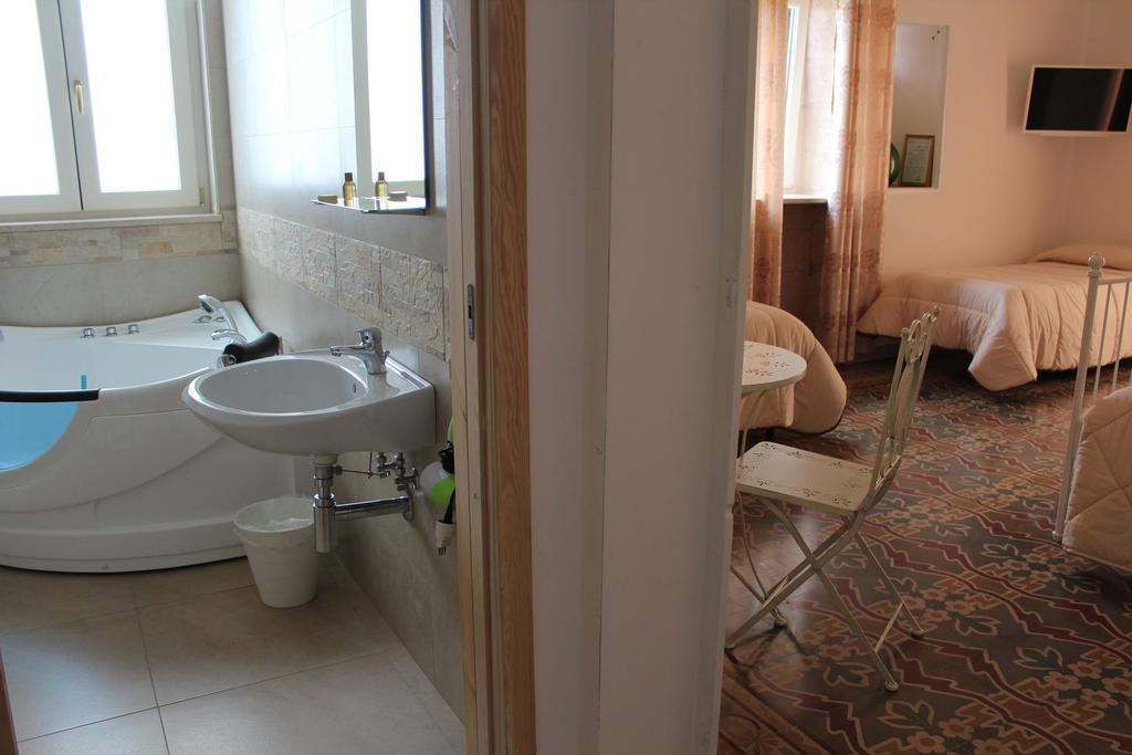 La Casa Bianca Hotel โมโนโปลี ภายนอก รูปภาพ